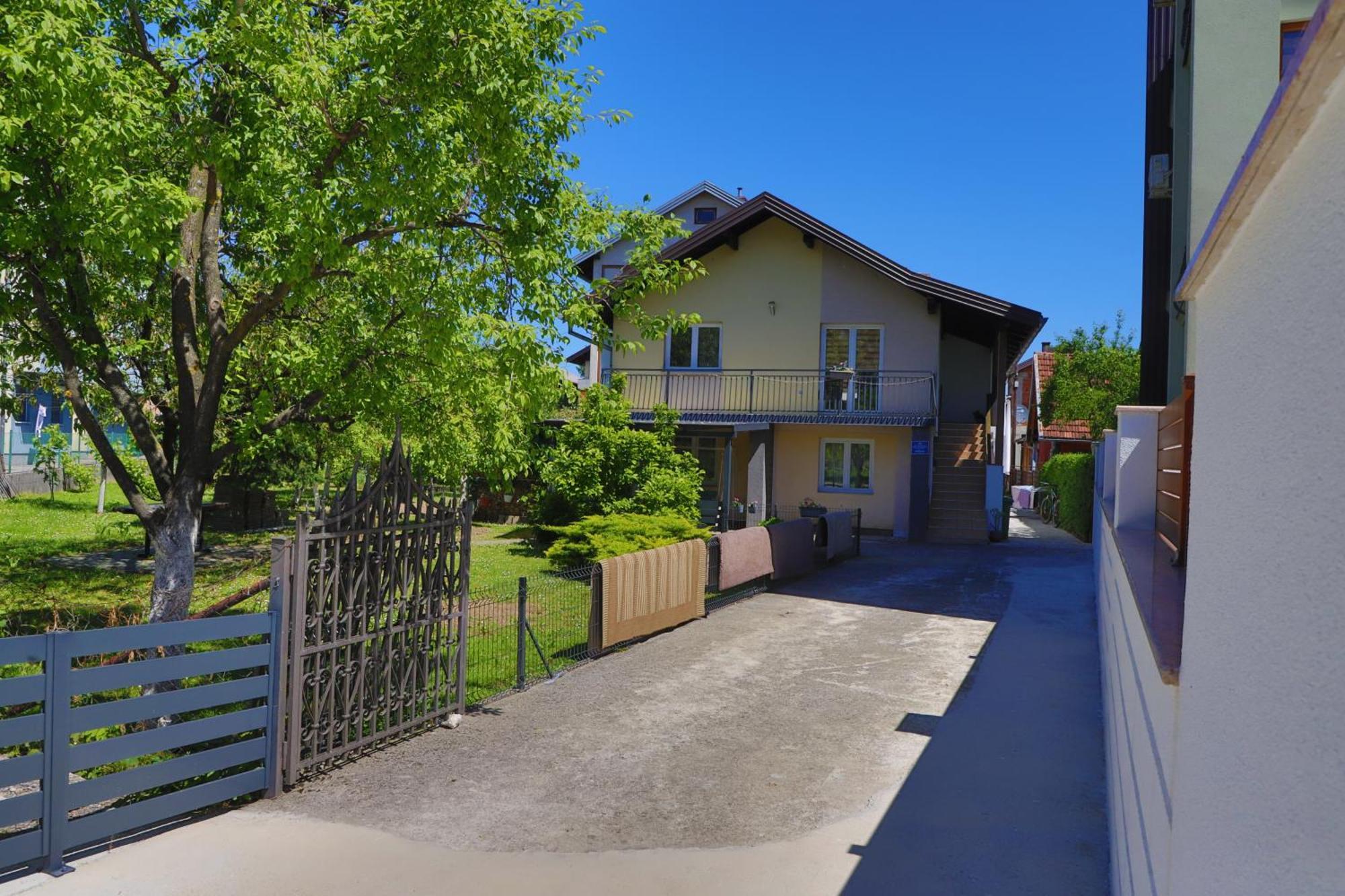 Apartman Ozimice 2 บีฮัช ภายนอก รูปภาพ